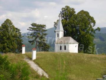 Pohľad na Kaplnku zo zadnej strany - Kalvária Pohľad na Kaplnku zo zadnej strany - Kalvária