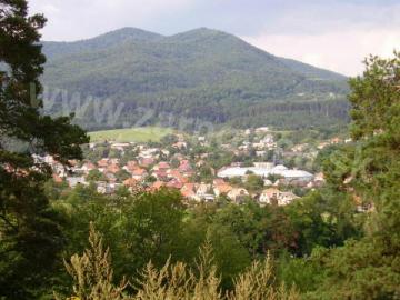Pohľad na Pivár od kaplnky Pohľad na Pivár od kaplnky